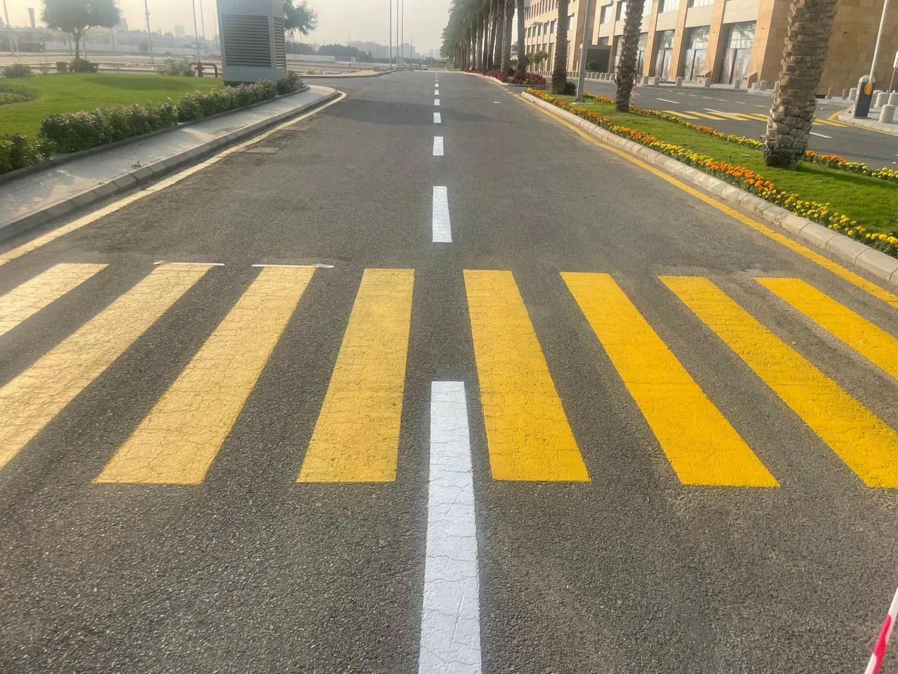 دهانات طرق وأرصفة